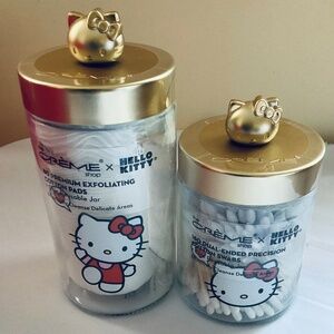 The CremeShop x Hello Kitty Jar , Cotton Exfloating  Pads and Cotton  Swabs